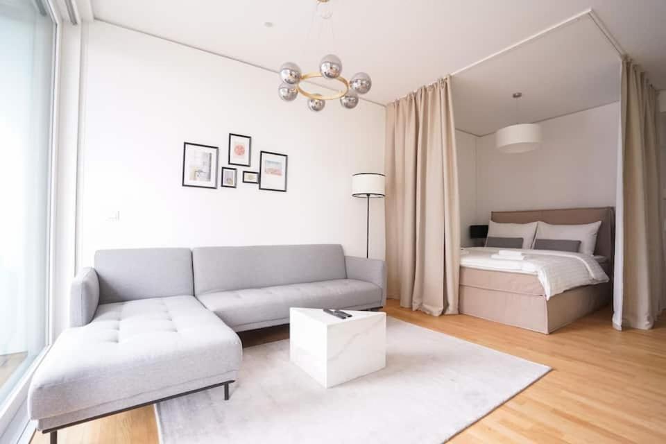 Appartamento Exquisite Studio With Rooftop Pool Vienna Esterno foto